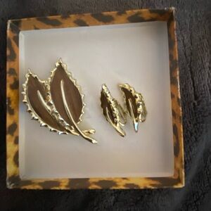 Vintage Gold Leaf Brooch and Clip On Earring Set